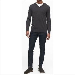 Banana Republic 100% Extra Fine Merino V Neck sweater
